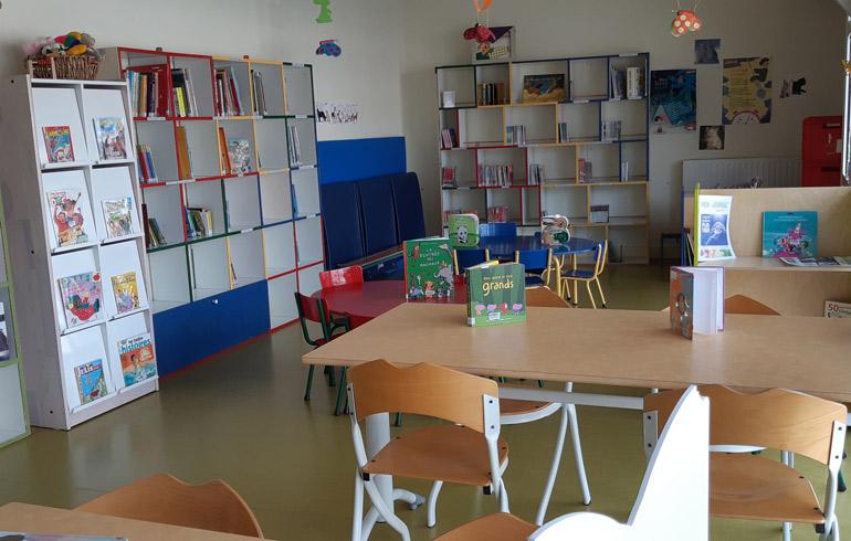 Bibliotheque-intérieur-ste-gemme-espace-petits