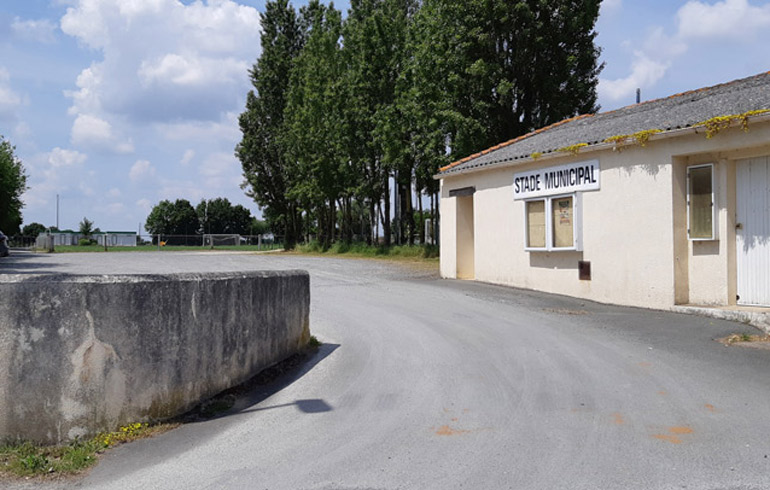 entrée-salle-de-foot