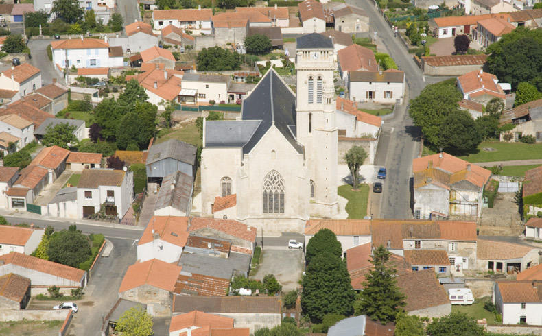 vue-eglise-ste-gemme-la-plaine